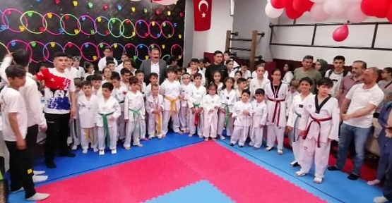 Minik Tekvandocuların Madalyalarını Gençlik Hizmetleri ve Spor İl Müdürü Hayati Kısacık Verdi