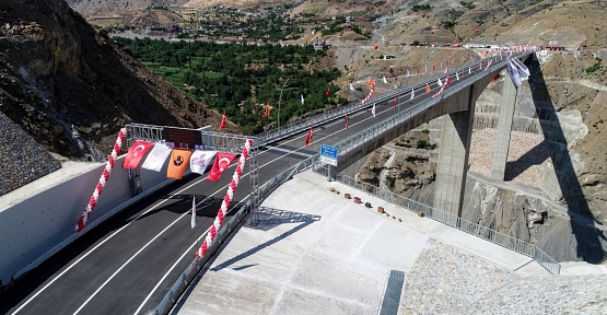 Ulaştırma Bakanı Karaismailoğlu, Siirt Beğendik Köprüsünden 1,5 Milyon Araç Geçti