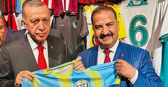 Başkan Canpolat, Cumhurbaşkanı Erdoğan’a Siirt Spor Forması Hediye Etti