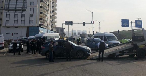 Siirt'te Minibüs İle Otomobil Çarpıştı:3 Yaralı