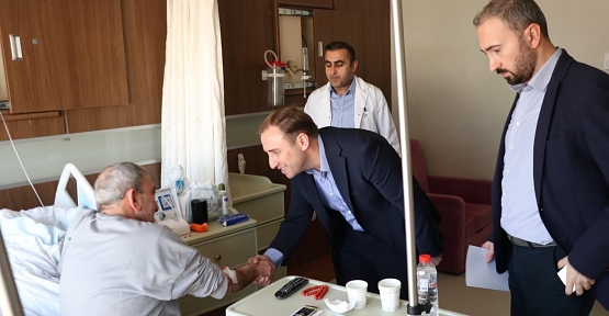 Vali Vekili Abdülhamit Mutlu, Depremzede Vatandaşları Hastanede Ziyaret Etti
