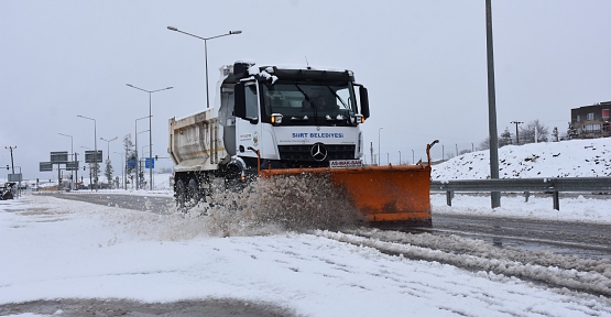 Siirt Belediyesi Kar Küreleme ve Temizleme Çalışmalarına Başladı