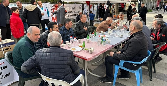 AK Parti Siirt Milletvekili Osman Ören, Depremzedeler İçin Açılan Yardım Kermesini Ziyaret Etti 
