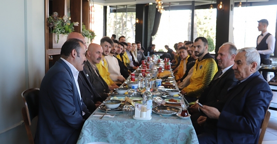 SİİRT BELEDİYESİ ERKEK VOLEYBOL TAKIMI TURNUVALARA KATILMAK ÜZERE ÇORUM’A UĞURLANDI