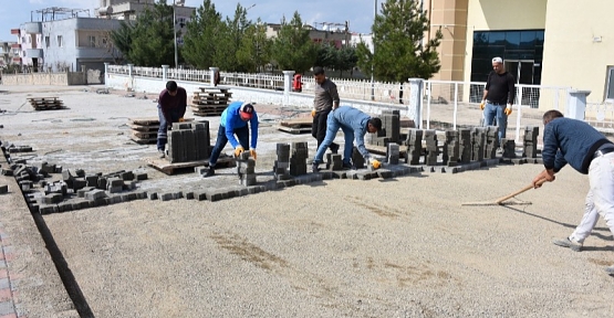 Siirt Belediyesi Parke Döşeme ve Kaldırım Yenileme Çalışmalarına Başladı