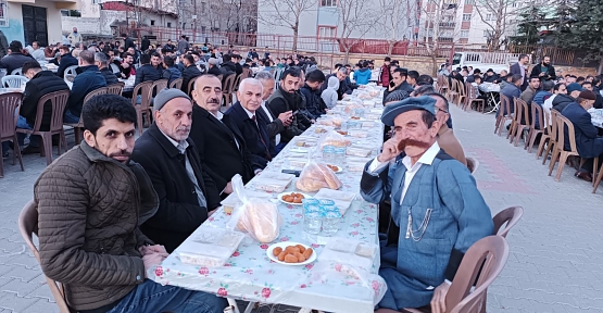 Özcan Ailesi, Babaları Hacı Mehmet Emin  Özcan Adına İftar Verdi