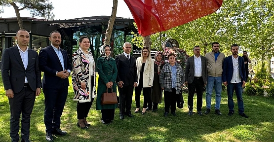 AK Parti Milletvekili Adayı Mervan Gül, Eski Gençlik Kolları ve Kadın Kolları Başkanları İle Bir Araya Geldi