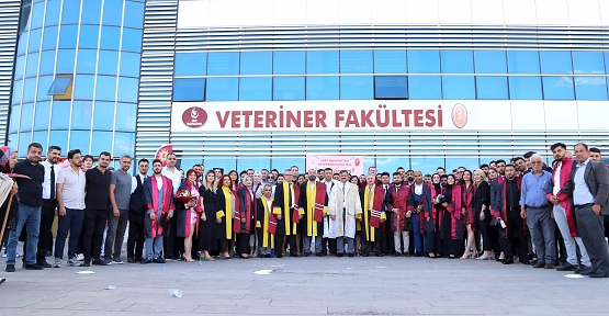 VETERİNER FAKÜLTESİNDE MEZUNİYET SEVİNCİ