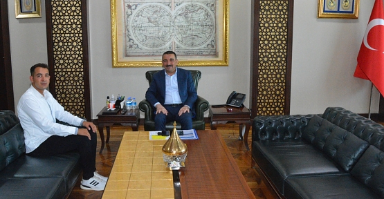 Depremde Siirt Ekibi Tarafından Kurtarılan Gökçehan Şahin, Vali Hacıbektaşoğlu’na Teşekkür Ziyaretinde Bulundu