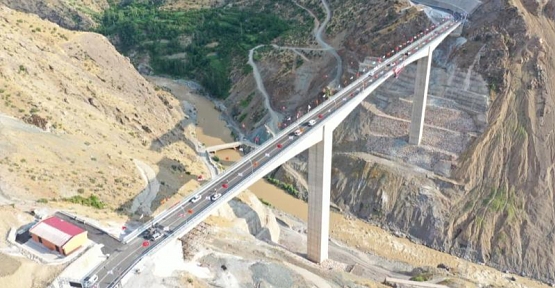 Türkiye’nin En Yüksek 2. Köprüsü Beğendik'ten 3 Yılda 1 Milyon 750 Bin Araç Geçti