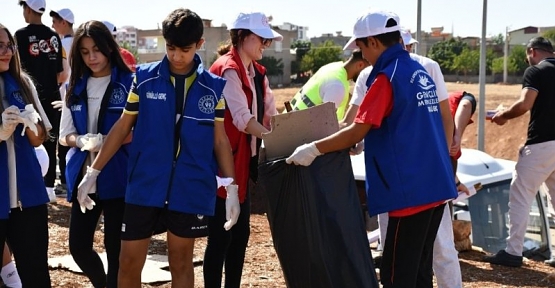 Siirt'te Gönüllü Gençlerden Dünya Temizlik Günü Etkinliği