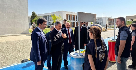 Emniyet Müdürlüğü, Siirt Üniversitesi Öğrencilerine Yönelik Bilgilendirme Standı Açtı