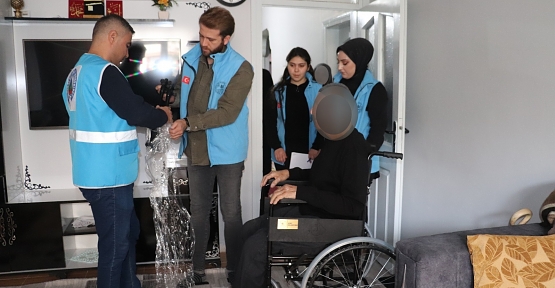 Vali ve Belediye Başkan Vekili Dr. Kızılkaya, İhtiyaç Sahibi Ailelerin Akülü Tekerlekli Sandalye İsteğini Yerine Getirdi