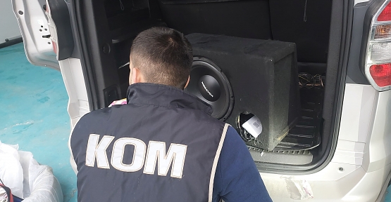 Siirt'te Hoparlöre Gizlenmiş Gümrük Kaçağı 20 Telefon Ele Geçirildi
