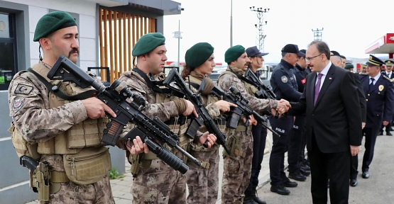 Vali Dr. Kemal Kızılkaya, Görev Başındaki Emniyet ve Jandarma Ekiplerini Ziyaret Etti