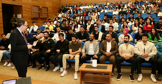 Vali Kızılkaya, Bilgi ve Birikimlerini Siirt Üniversitesi Öğrencileri İle Paylaştı