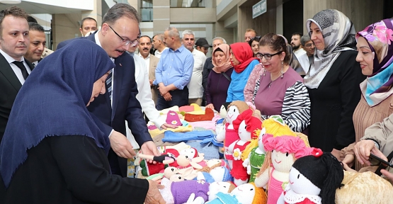 Vali Kızılkaya, Siirt Eğitim ve Araştırma Hastanesi'nde El Sanatları Sergisinin Açılışını Yaptı