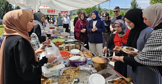 Vali Eşi Nurten Kızılkaya, Siirt Üniversitesinde "Gazze Obası"  Etkinliğine Katıldı