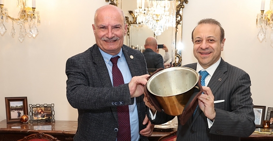 Prag Büyükelçimiz Egemen Bağış’tan Misafirlerine Perde Pilav İkramı
