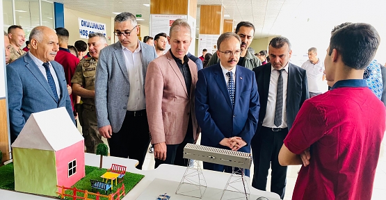 Vali Kızılkaya, Siirt Bilim Teknik Koleji'nin Bilim Fuarına Katıldı