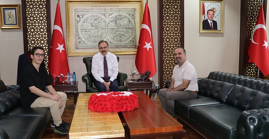 Vali Kızılkaya, LGS Birincisi Muksit Kaya’yı Kabul Etti