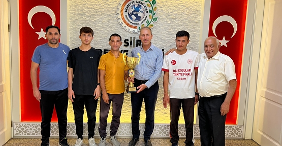 Dağ Koşuları Finalinde Türkiye 3’üncüsü Olan Siirtli Sporcular Siirt TSO Başkan Vekili Çalapkulu’yu Ziyaret Etti