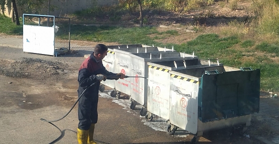 Siirt Belediyesi’nden Çöp Konteynerlerine Dezenfekte