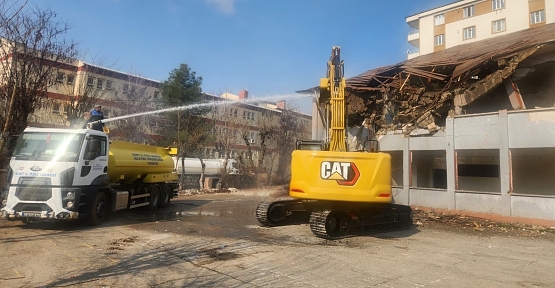 Siirt’te Metruk Binaların Yıkımı ve Şehir Estetiğine Katkı Sağlayan Çalışmalar Devam Ediyor