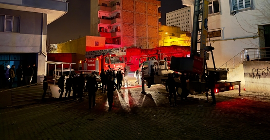 Kurtalan’da 10 Katlı Binada Yangın: 20 Kişi Dumandan Etkilendi