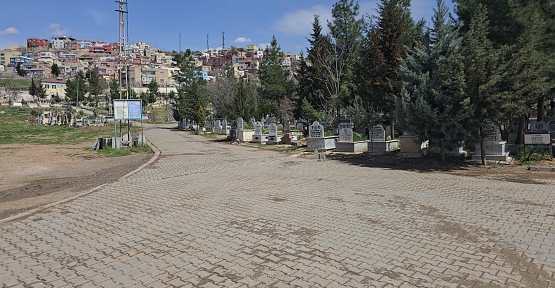 Siirt Belediyesi Mezarlıkları Bayrama Hazır Hale Getirdi