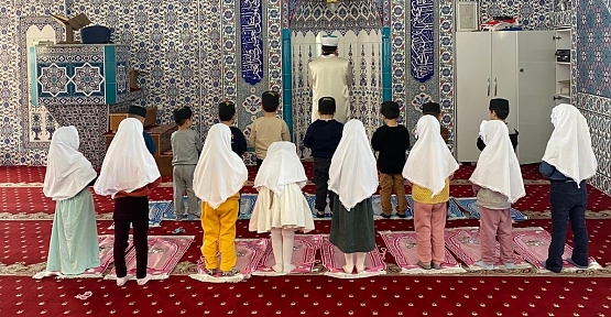 İlk Namazım, İlk Seccadem: Miniklerin Cami Sevinci