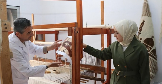 Siirt Olgunlaşma Enstitüsü, Atatürk’e Hediye Edilen Tarihi Battaniyeyi Yeniden Dokuyor!