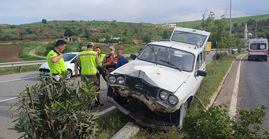Siirt’te Kaza: Araç Orta Refüje Çarptı, 1 Kişi Yaralandı