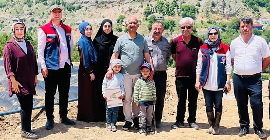 Siirt’te Kadın Kooperatifine Çilek Deneme Alanı Kuruldu