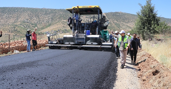 Siirt Kırsalında Yerli ve Milli Asfalt Hamlesi: Vali Kızılkaya ‘550 Kilometrelik Yol Hedefimize Emin Adımlarla Yürüyoruz