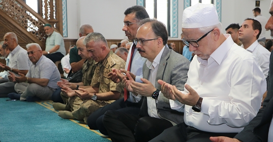 SİİRT’TE 15 TEMMUZ ŞEHİTLERİ İÇİN MEVLİT VE HATİM DUASI OKUNDU