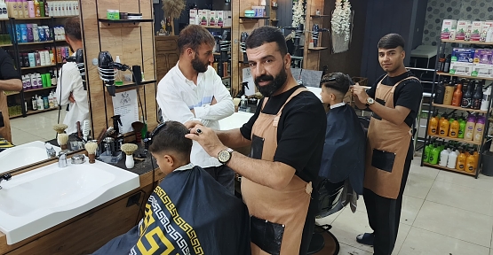 SİİRT’TE YETİMLERİ SEVİNDİREN KUAFÖR
