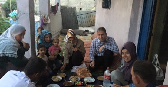 AK Parti Siirt İl Teşkilatı İftar Yemeklerinde Vatandaşlarla Kucaklaşıyor