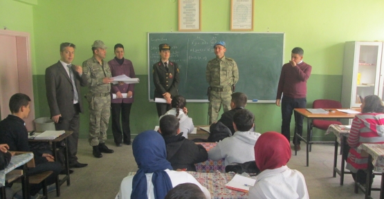 Baykan İlçe Jandarma Komutanlığı Öğrencilere Askeri Okulları Tanıttı