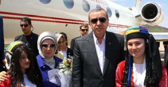 Cumhurbaşkanımız Recep Tayyip Erdoğan'a Coşkulu Karşılama