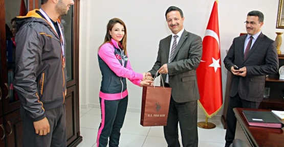 Evin Demirhan ve Sadık Cengiz, Üniversiteler Türkiye Şampiyonasında Derece Yaptılar