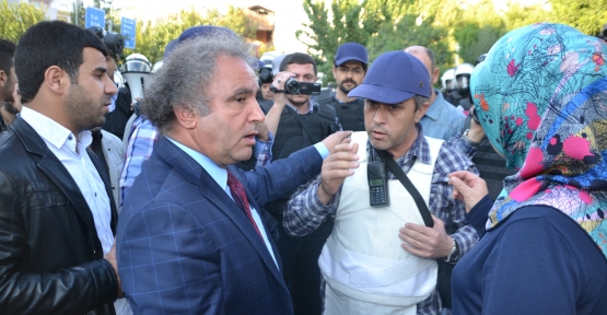 HDP'li Vekil Yıldırım, Polis Megafonundan Halka ‘Dağılın' Uyarısı Yaptı