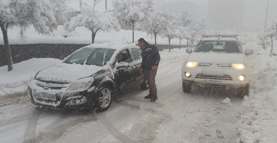 KAR YAĞIŞI ULAŞIMI OLUMSUZ ETİKİLEDİ