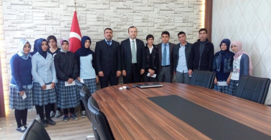 Kaymakam İmamoğlu, Bilgi Yarışmasında Dereceye Giren Öğrencileri Kabul Etti