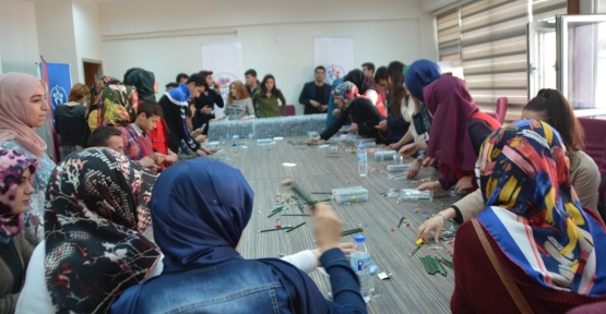 Köy Okulları İçin YGS'ye Giren Öğrencilerden Kalem Topladılar
