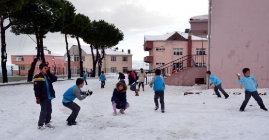 Okulun Çatısından Düşen Genç Öldü