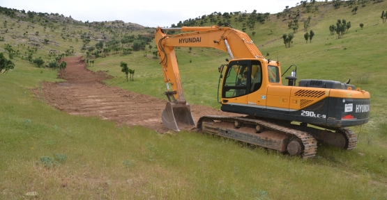 ORMANBAĞI GEÇİCİ KÖY YOLUNDA ÇALIŞMALAR DEVAM EDİYOR