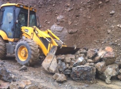 Pervari Belediyesi Bozulan Köy Yollarını Onardı