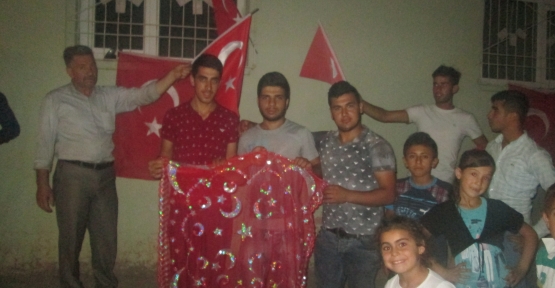Siirt'te Asker Adaylarına Kürtçe ve Türkçe Müzik Eşliğinde Halaylarla Gece Düzenlendi