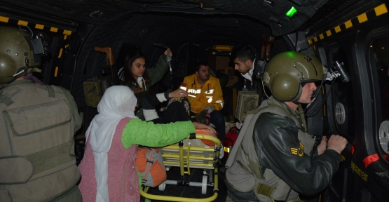 Mehmetçik, Doğum Hastası Kadını, Gece Hava Operasyonu İle Kurtardı